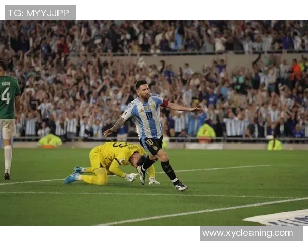 《足球场上的传奇之星：梅西C罗内马尔贝尔和他们的辉煌瞬间》